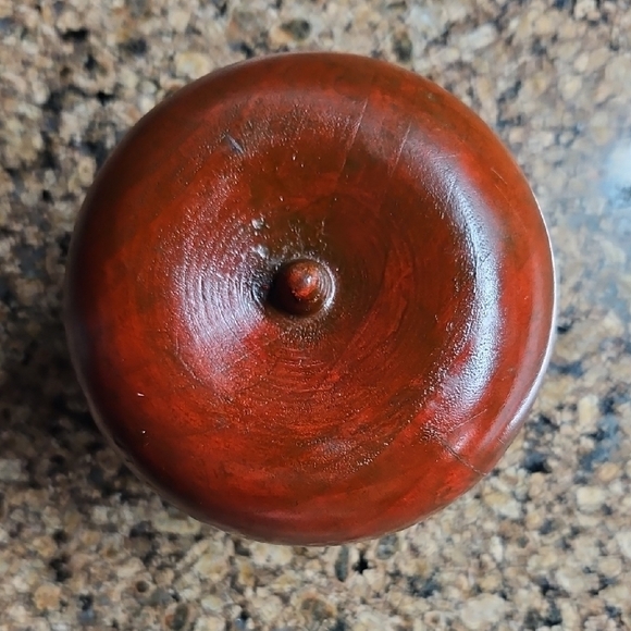 Elegant Wooden Apple Decor - Vintage - Picture 5 of 7